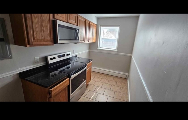 2 beds, 1 bath, 700 sqft, $2,000, Unit 19