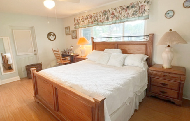 3 beds, 2 baths, $2,700