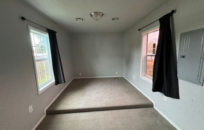 2 beds, 1 bath, $995