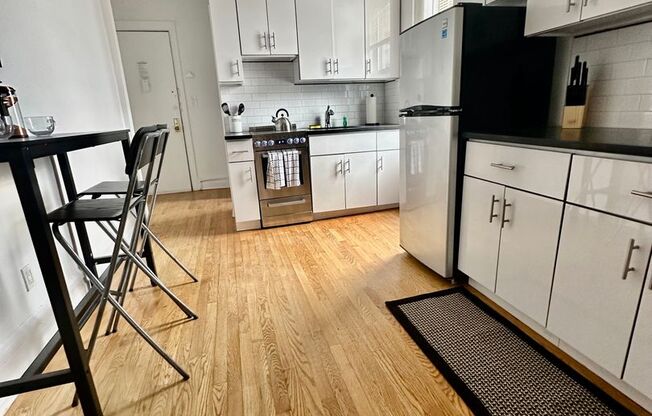 2 beds, 1 bath, 750 sqft, $2,600, Unit 2C