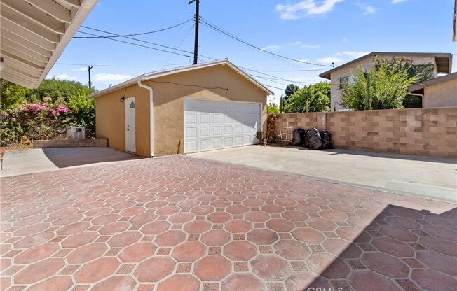 6726 GROSS AVE