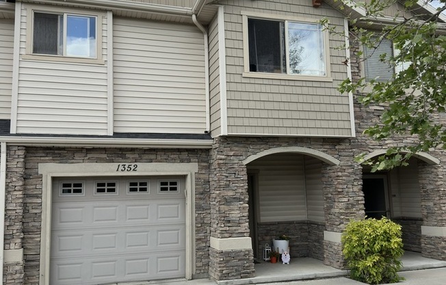 1352 STONE MDW DR