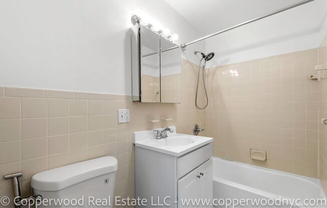 1 bed, 1 bath, 450 sqft, $3,350, Unit 21