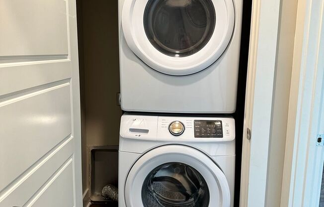 3 beds, 2.5 baths, 1,425 sqft, $1,880, Unit D101