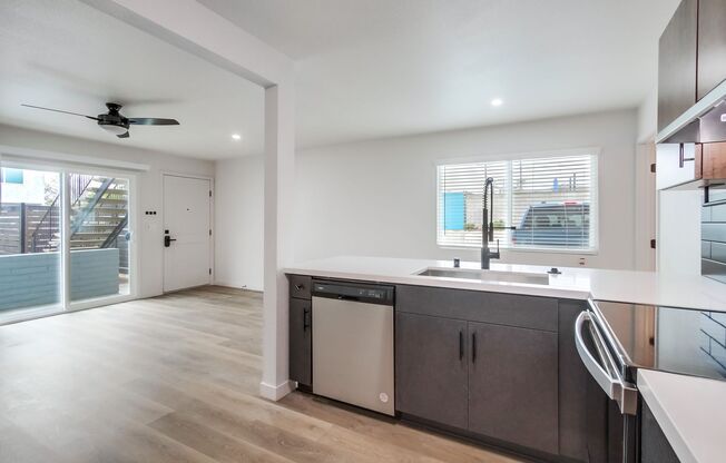 2 beds, 2 baths, 775 sqft, $2,995, Unit 4840-6