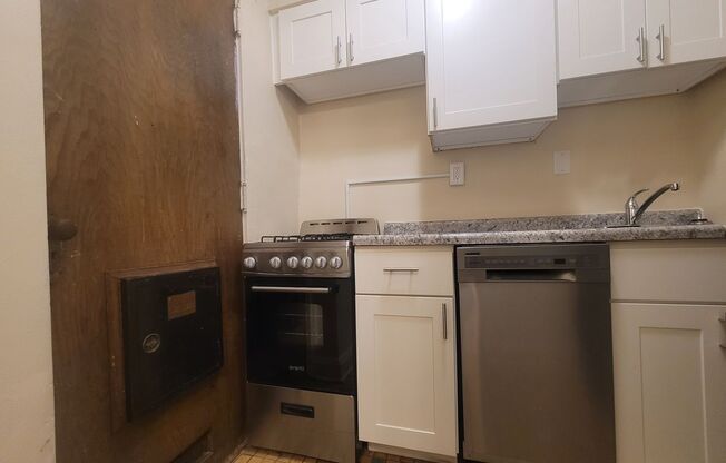 1 bed, 1 bath, $995, Unit 405