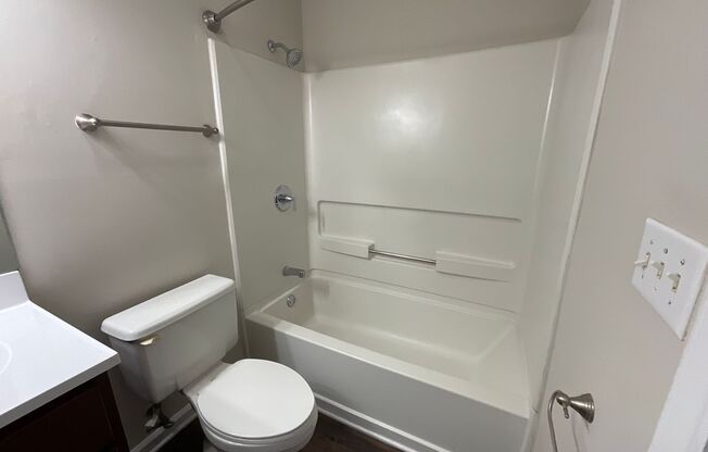 2 beds, 2 baths, 1,190 sqft, $1,550, Unit 2708-3 - Remodel