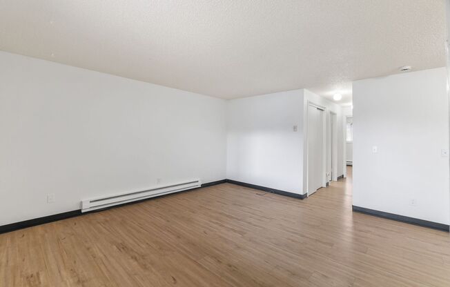 2 beds, 1 bath, 870 sqft, $1,395, Unit 14