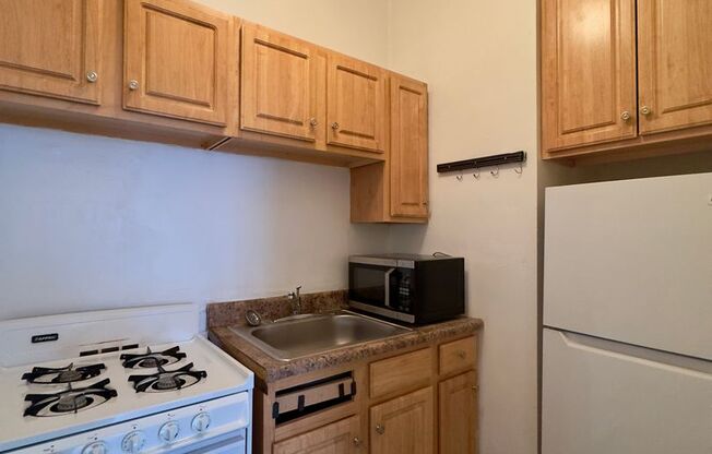 8 AND 21 E EAGER ST