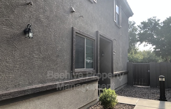 1255 S RIALTO ST