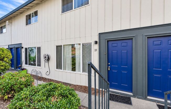 2 beds, 1 bath, 794 sqft, $1,295, Unit 25