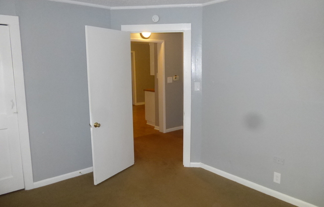 3 beds, 2 baths, $1,100