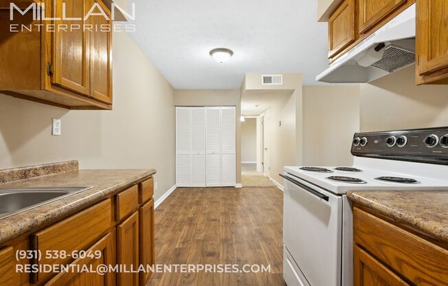 2 beds, 1 bath, 650 sqft, $975, Unit 100 Valley View Drive; Apt. B15