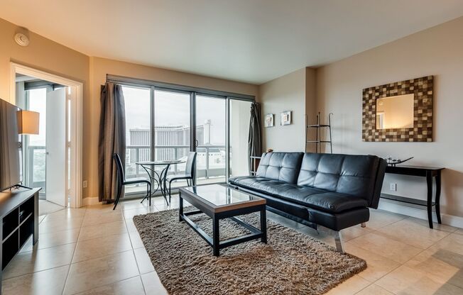 Turnberry Towers 1904E-Strip/Golf/City Views from this Fully Furnished 1Bd Residence