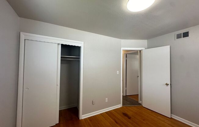 3 beds, 1 bath, $1,095