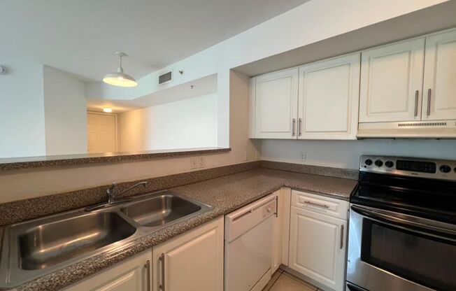 3 beds, 2 baths, 1,079 sqft, $2,600, Unit 13820-306
