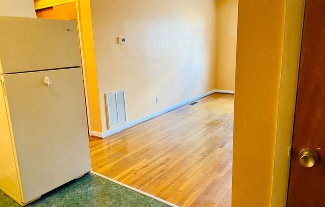 1 bed, 1 bath, $1,050, Unit Apt. B