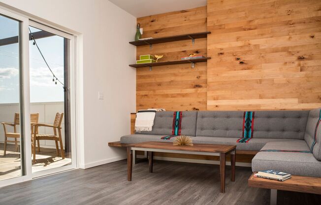 Studio, 1 bath, 530 sqft, $1,395, Unit 317