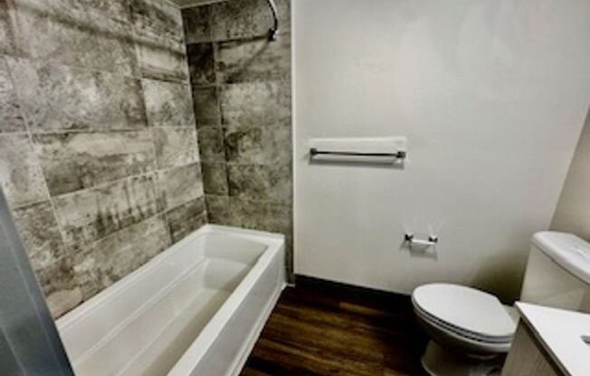 Studio, 1 bath, 288 sqft, $1,395, Unit 416