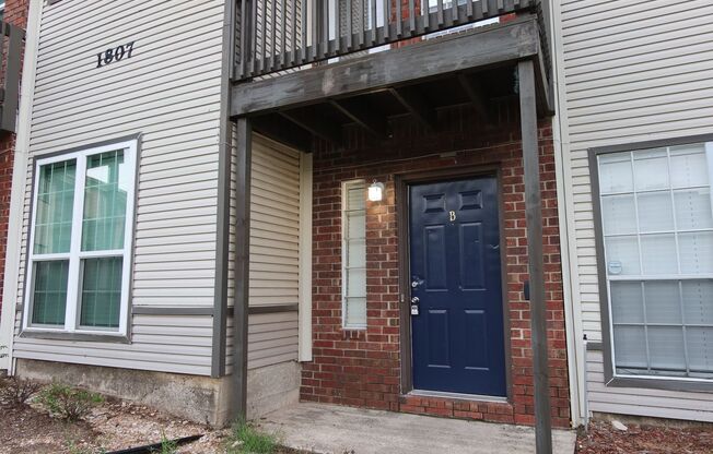 Downtown / Riverside Townhome - 2BD/2.5BA - Upgraded - W/D - Reserved Parking - $1570