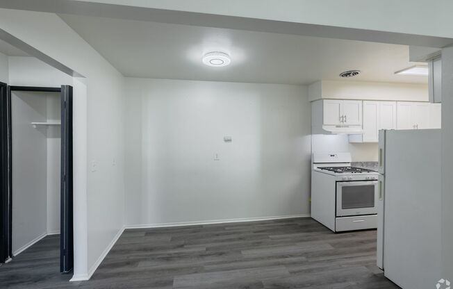 1 bed, 1 bath, 700 sqft, $995, Unit 655204