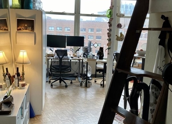 Studio, 1 bath, 470 sqft, $2,600, Unit 403