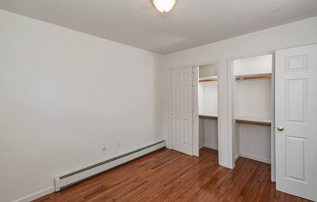 Traditional Bedroomat Troy Hills Village in Parsippany, NJ,07054