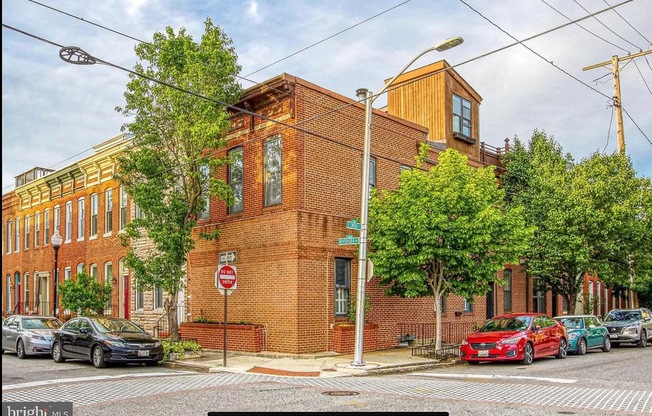 400 E CROSS ST