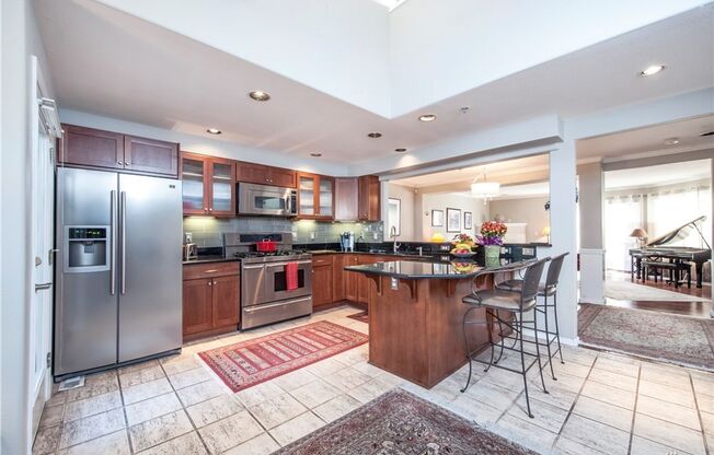 3bd/2.5ba Kirkland Townhome
