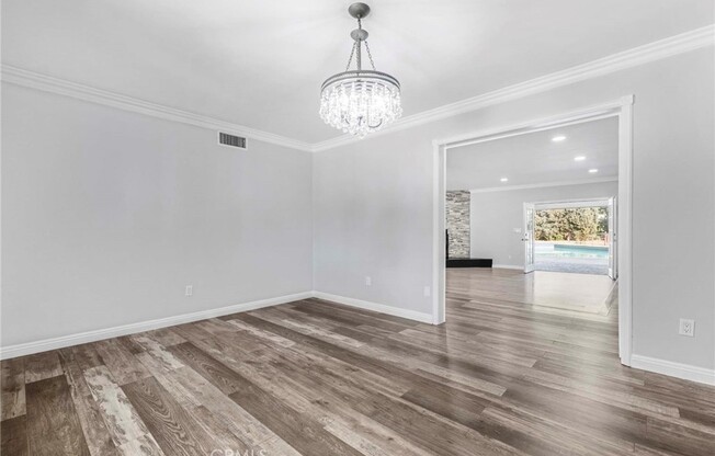 8558 PASO ROBLES AVE