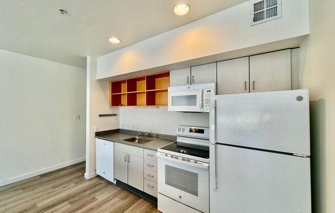 $250 off First Month's Rent!!!! Downtown Condo with City View!!