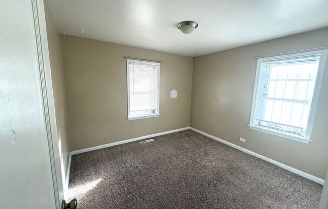 3 beds, 1 bath, $2,200