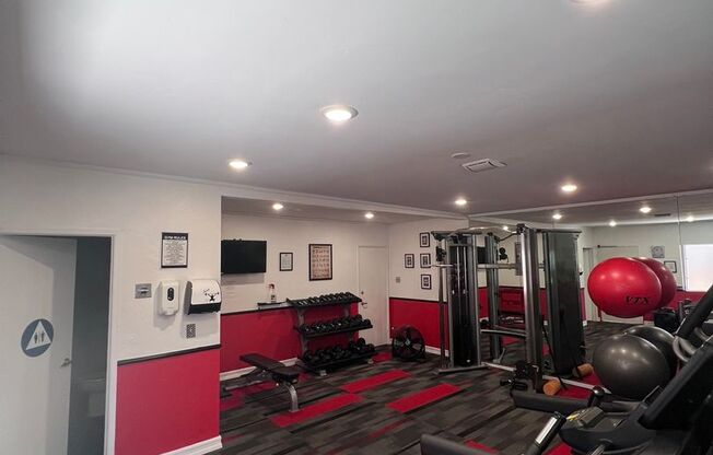 2 beds, 2 baths, 850 sqft, $2,795, Unit 213