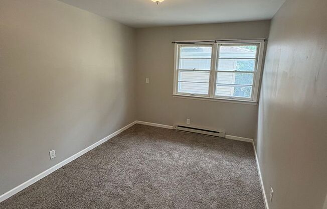2 Bedroom 1 Bathroom Duplex in Cedar Falls!