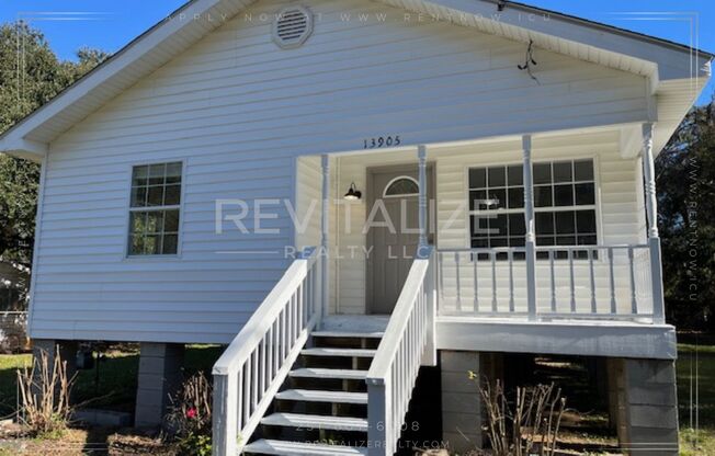 Adorable 3 Bedroom/1 Bathroom Home in Bayou La Batre!