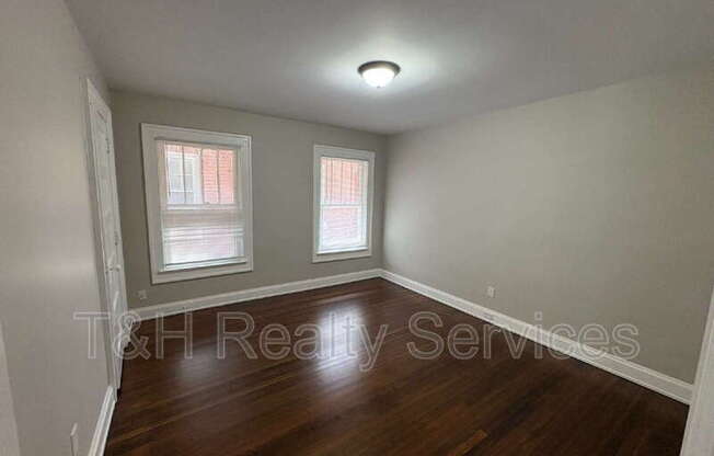 39 E 32 ST