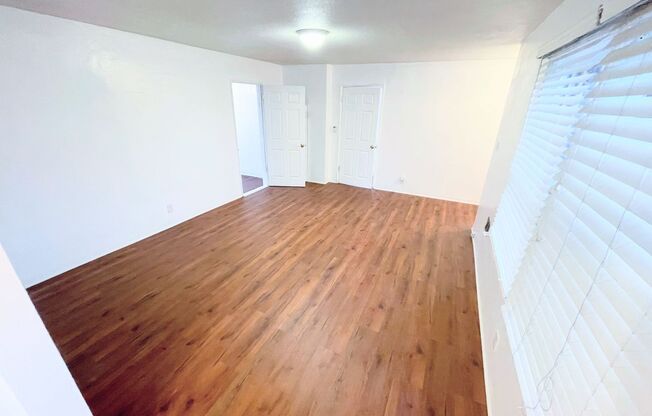 3bd/1ba home in Rosewood. Huge backyard and 2 car garage!!