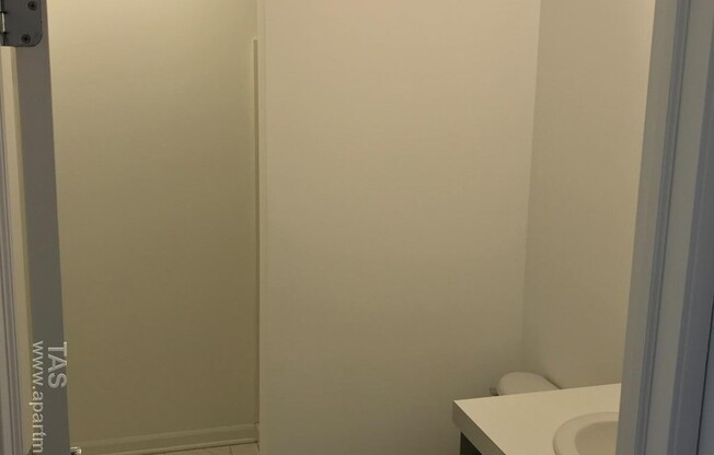 1 bed, 1 bath, $1,750, Unit 2D