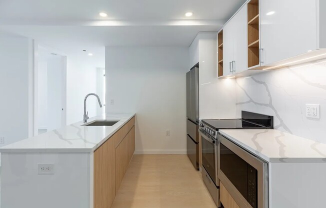 Studio, 1 bath, 876 sqft, $4,125, Unit 3-L