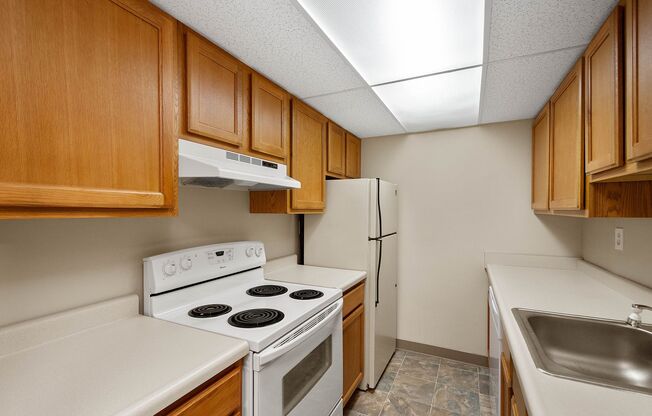 2 beds, 1 bath, 900 sqft, $1,049, Unit 108 D
