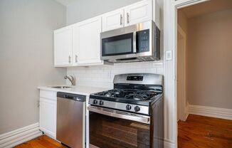 1 bed, 1 bath, $1,295, Unit 247 1/2