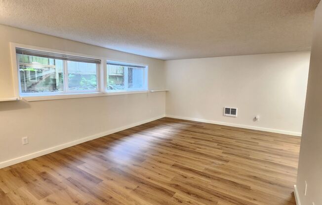 Spacious and Modern 1 Bedroom Located near all the Necessities!