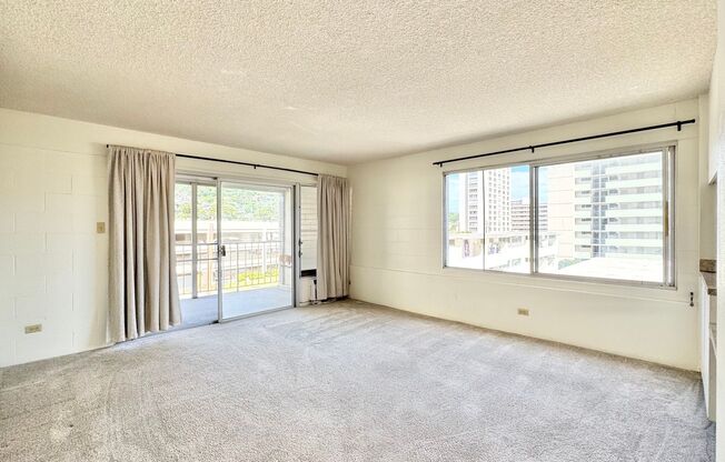 SPACIOUS STUDIO w/ LANAI & Washer/Dryer INSIDE unit - AVAILABLE NOW in MAKIKI - Conveniently Located!