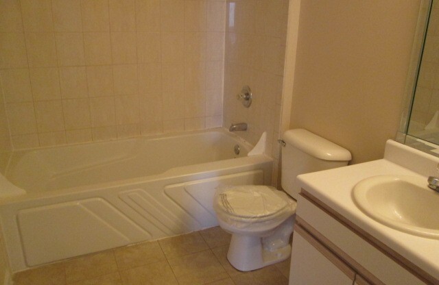 1 bed, 1 bath, 982 sqft, $1,182, Unit 14-207