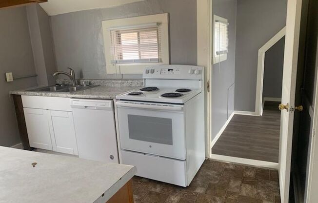 2 beds, 1 bath, $910, Unit 224