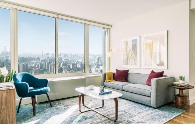 315 W 33rd St