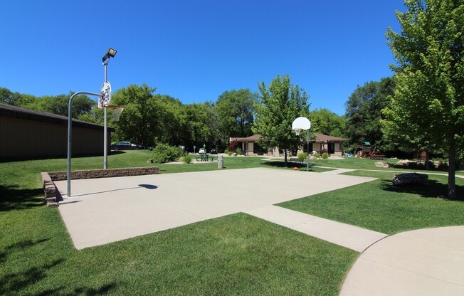 2 beds, 1 bath, 799 sqft, $1,045