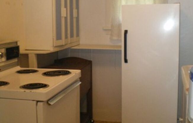 445-447 NE Campus Street