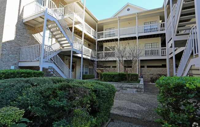 Quiet 2/2 Furnished Condo in West Campus
