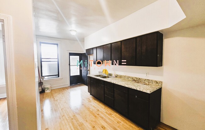 1100 W BERWYN